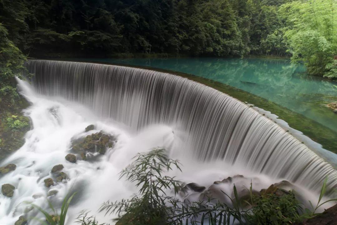 河南方城县一学校发生火灾，应急管理部派工作组赴现场指导处置